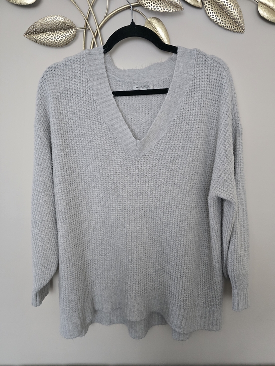 American Eagle Outfitters Sweaters - American Eagle Outfitters Light Gray V-Neck Waffle Knit Sweater Oversized M